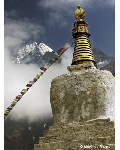 MR1569 Stupa sur le chemin