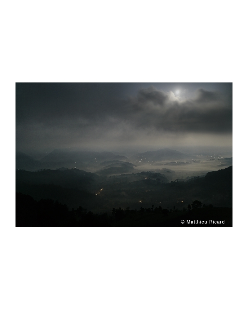MR2089 Pleine lune dans l'Himalaya