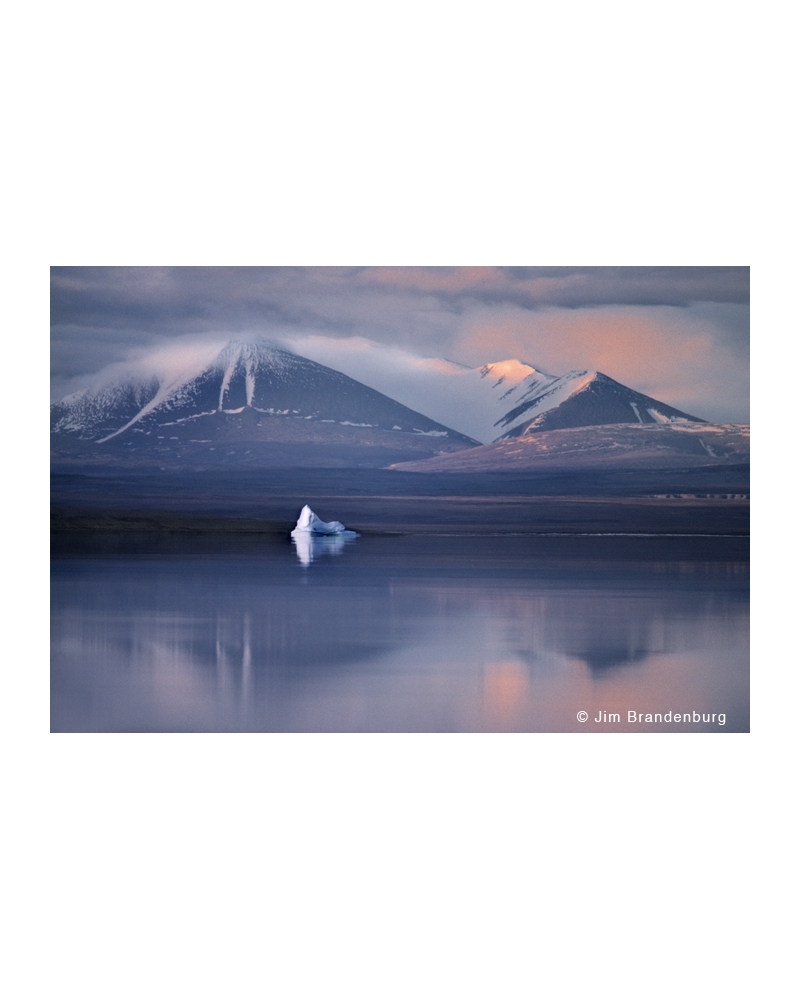 WW114 Iceberg with mounts, Ellesmere