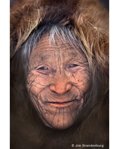 AR Old Inuit Woman