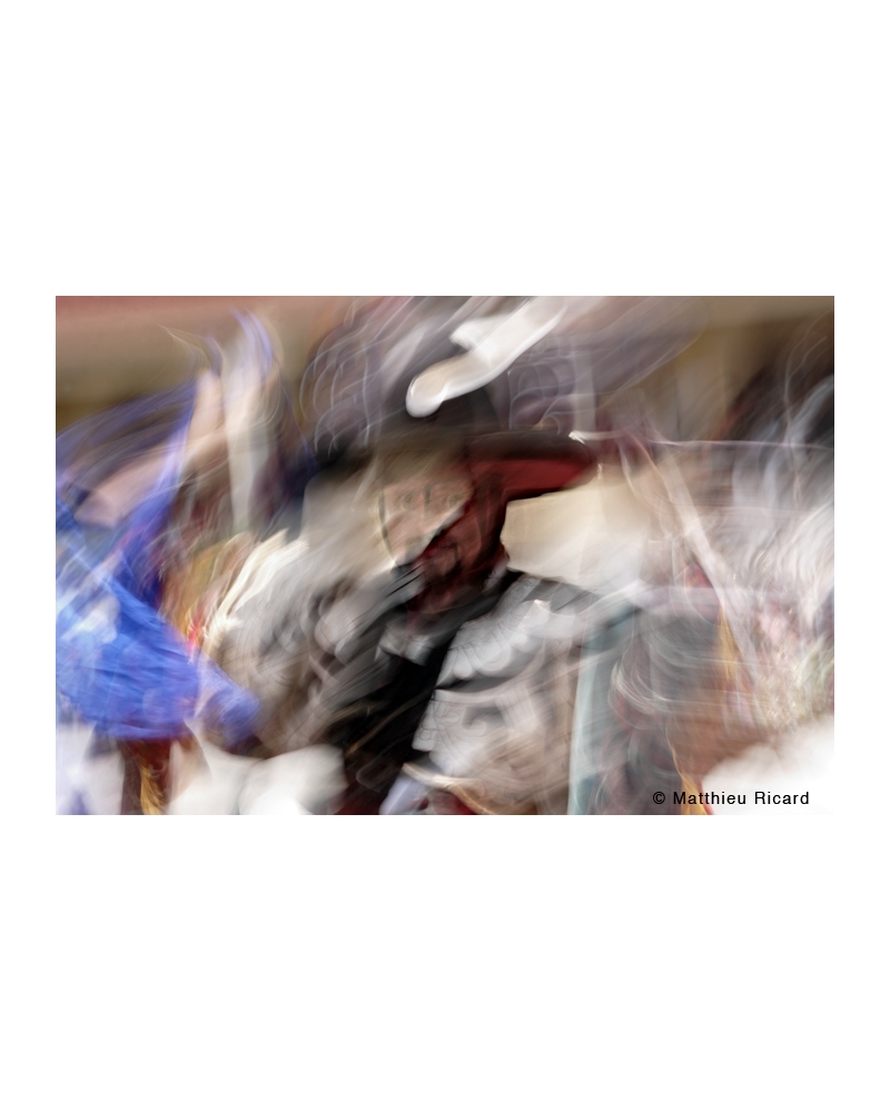 MR2121 Danse sacrée coiffe noire