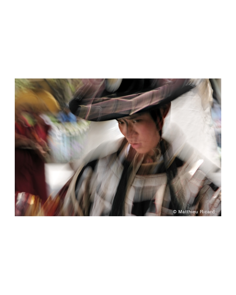 MR2122 Danse sacrée coiffe noire