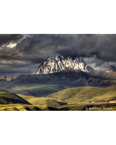 MR4631 The sacred mountain of Jara Latze