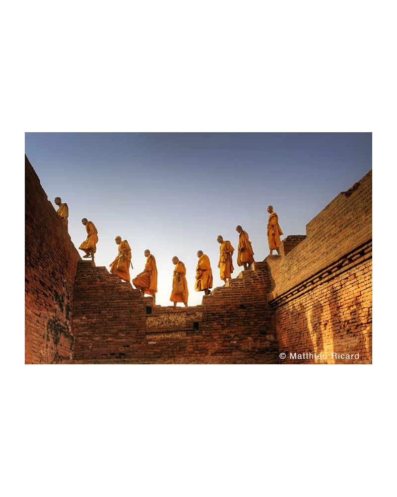 MR3370 Monks at Nalanda, India