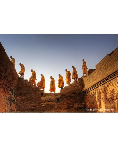 MR3370 Monks at Nalanda, India