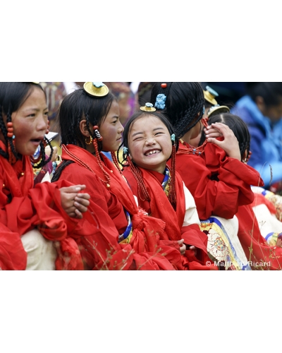 MR5450 Young tibetan schoolgirls