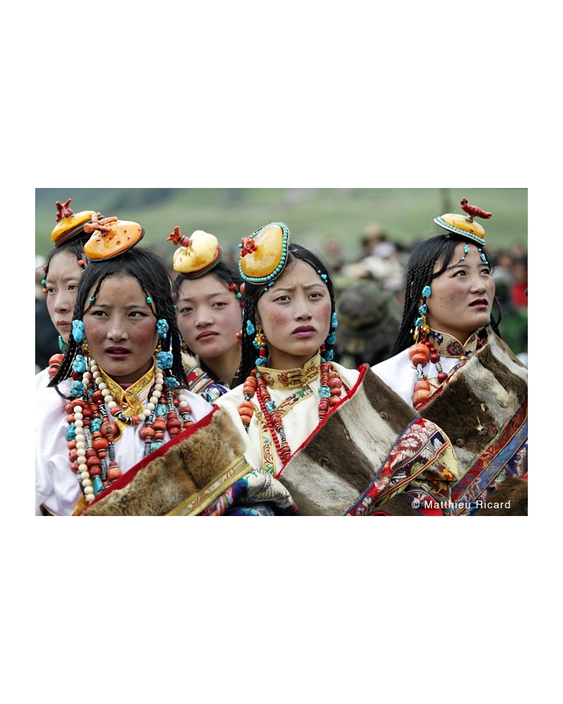 MR1140 Femmes portant leurs parures