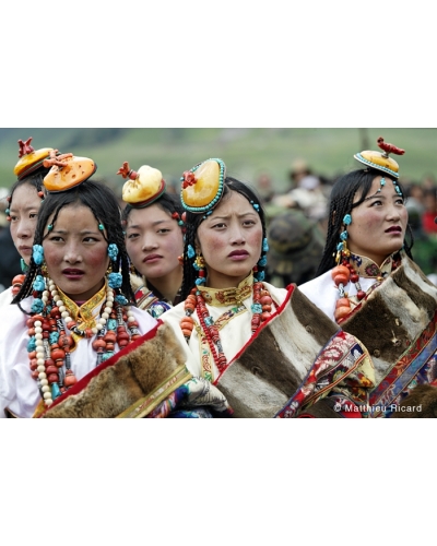 MR1140 Femmes portant leurs parures