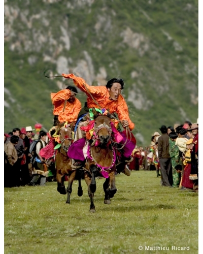 MR1162 Au galop vers l'charpe blanche